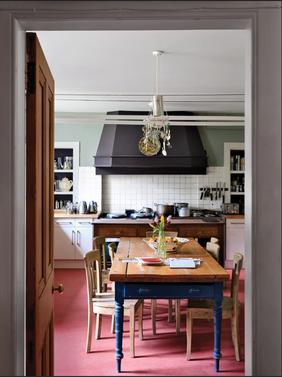 Rustic Elegance: A Cozy Kitchen Design with Timeless Charm